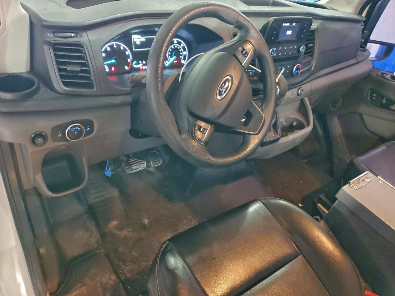 Ford Transit T-150 Image 6