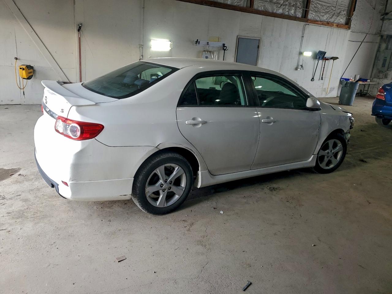 Toyota Corolla Base Image 7