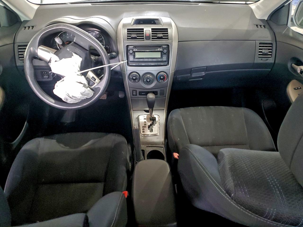 Toyota Corolla Base Image 6