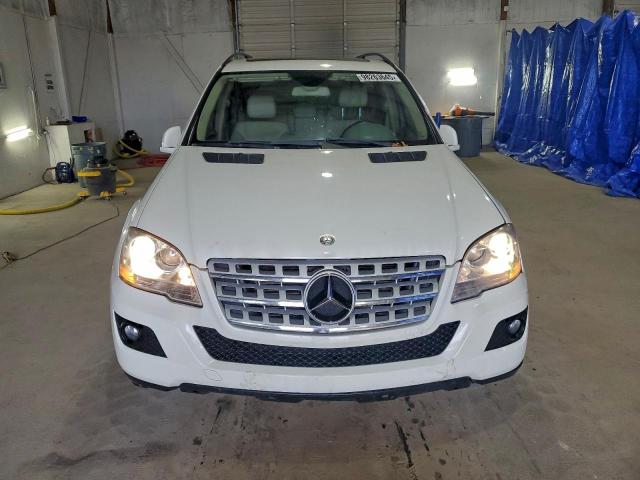 Mercedes-Benz M-Class 350 Bluetec Image 4