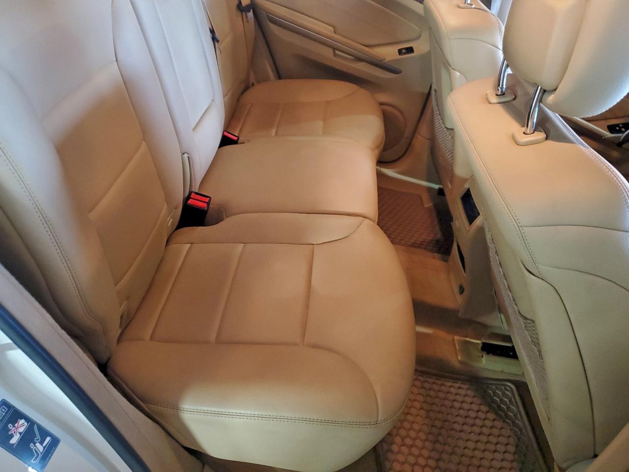 Mercedes-Benz M-Class 350 Bluetec Image 8