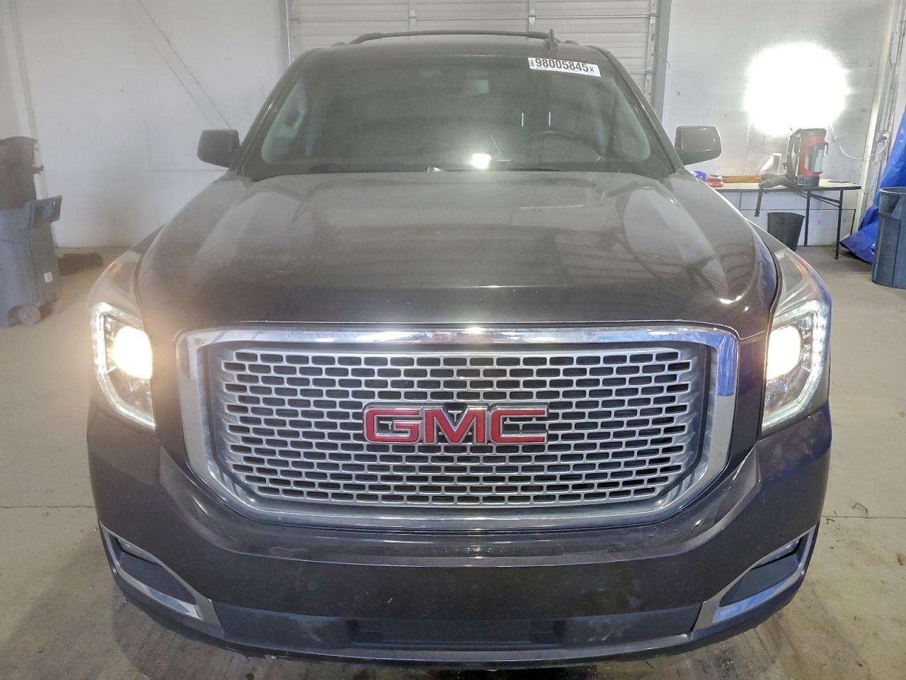 GMC Yukon C1500 Sle Image 11