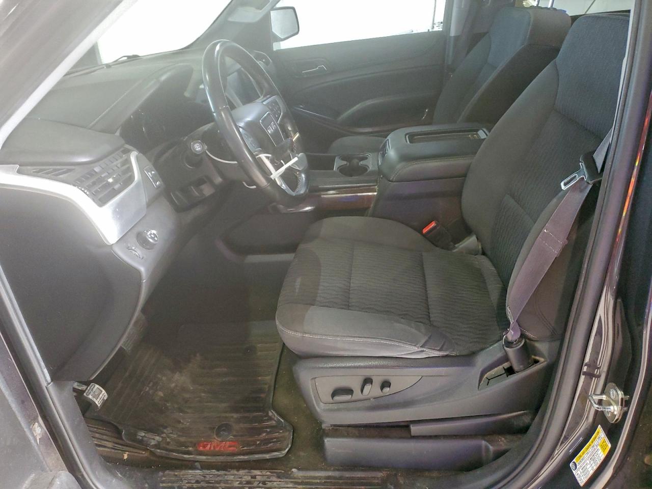 GMC Yukon C1500 Sle Image 6