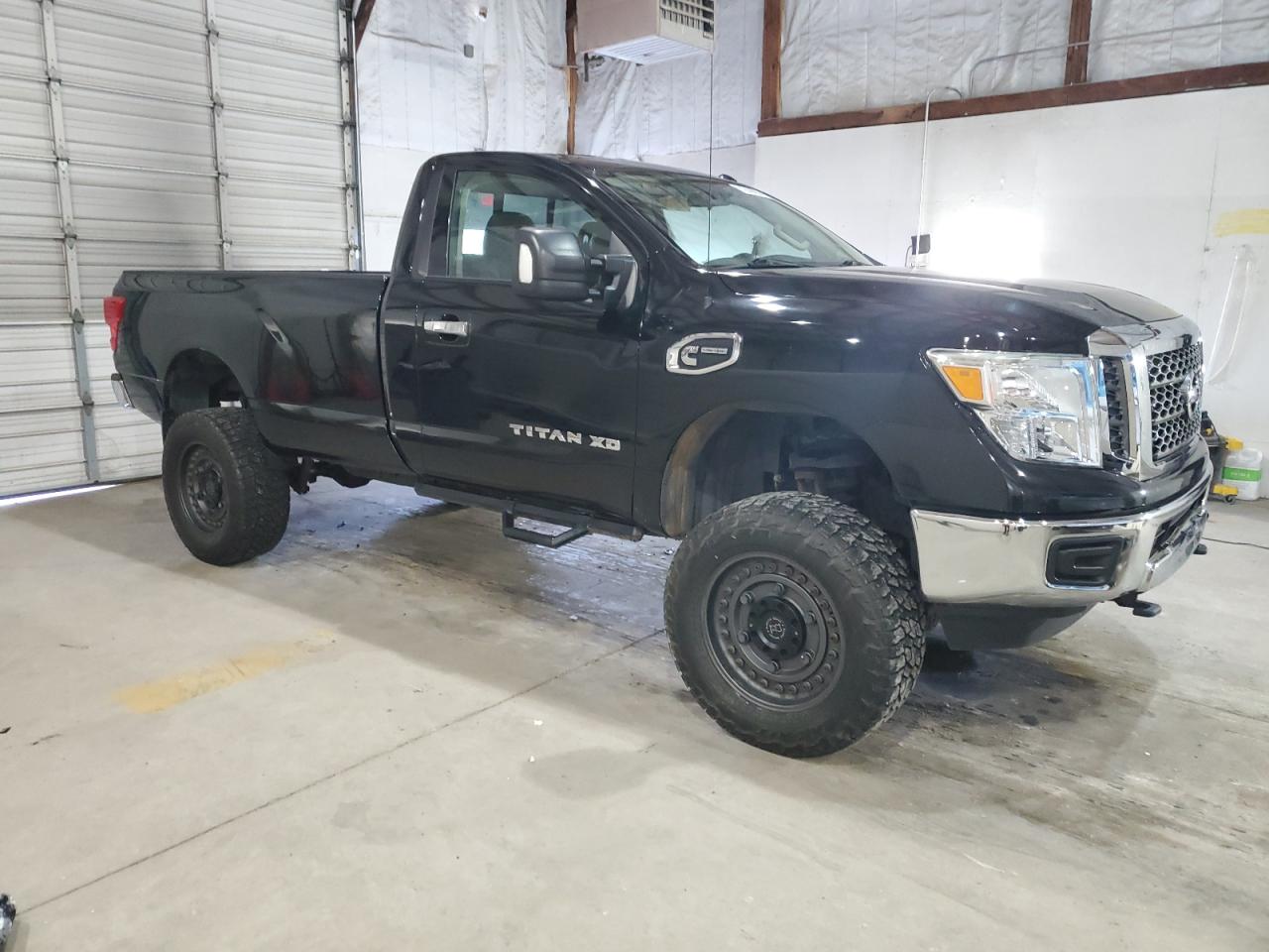 Nissan Titan S Image 7