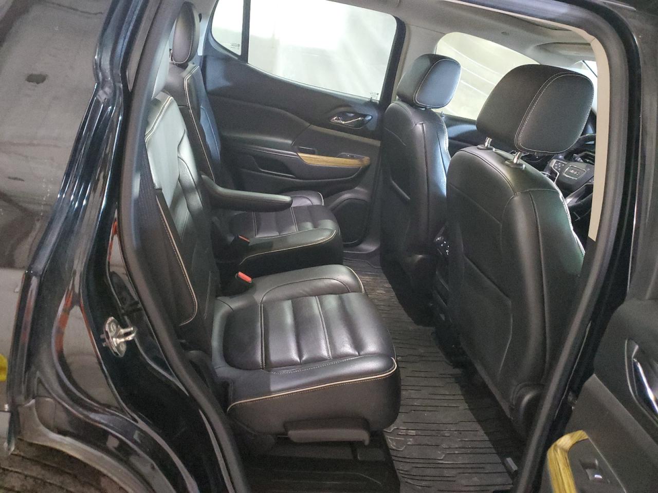 GMC Acadia Denali Image 13