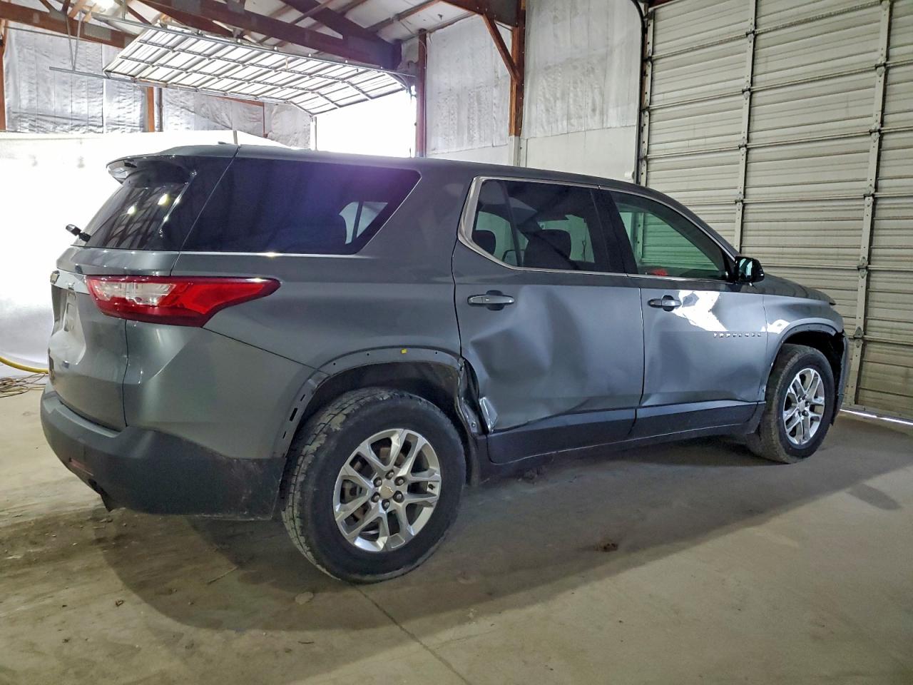 Chevrolet Traverse Ls Image 3