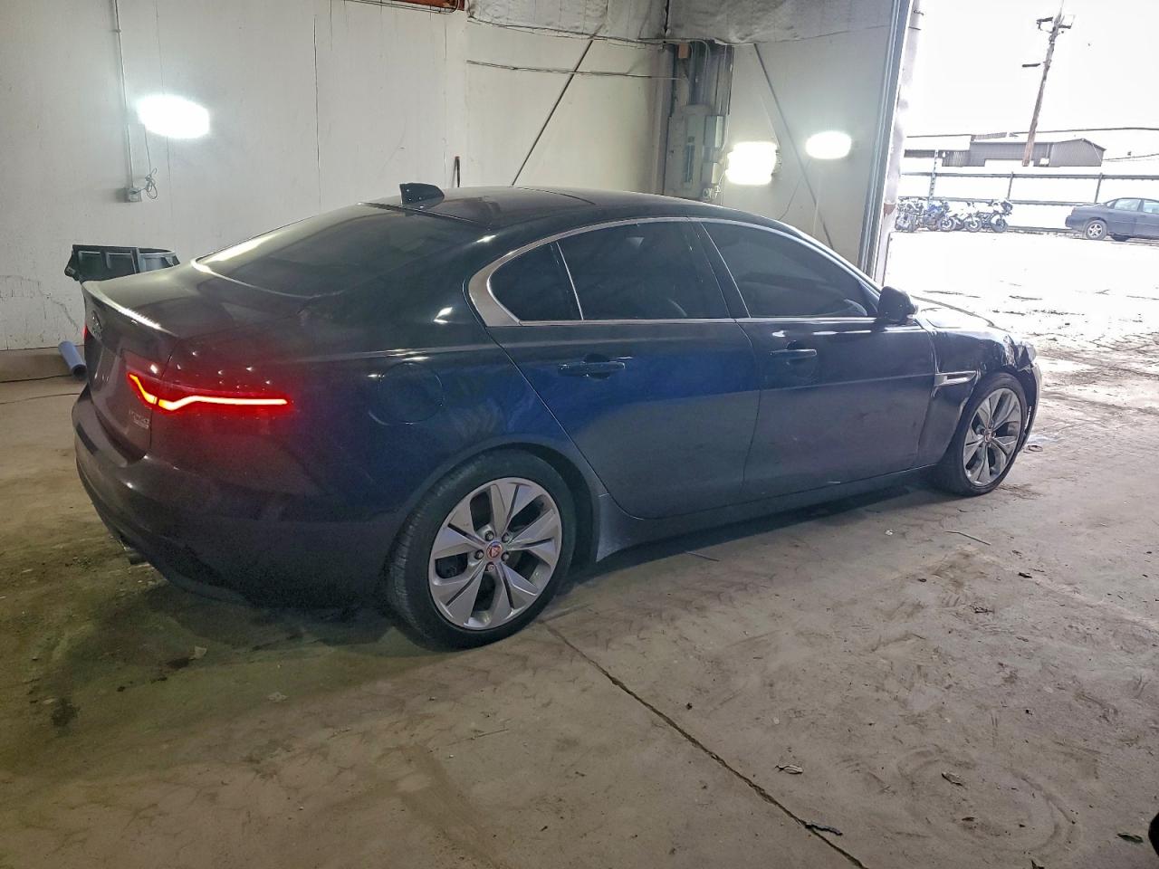 Jaguar XE S Image 3