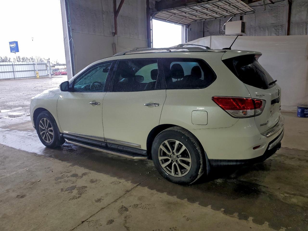 Nissan Pathfinder S Image 3