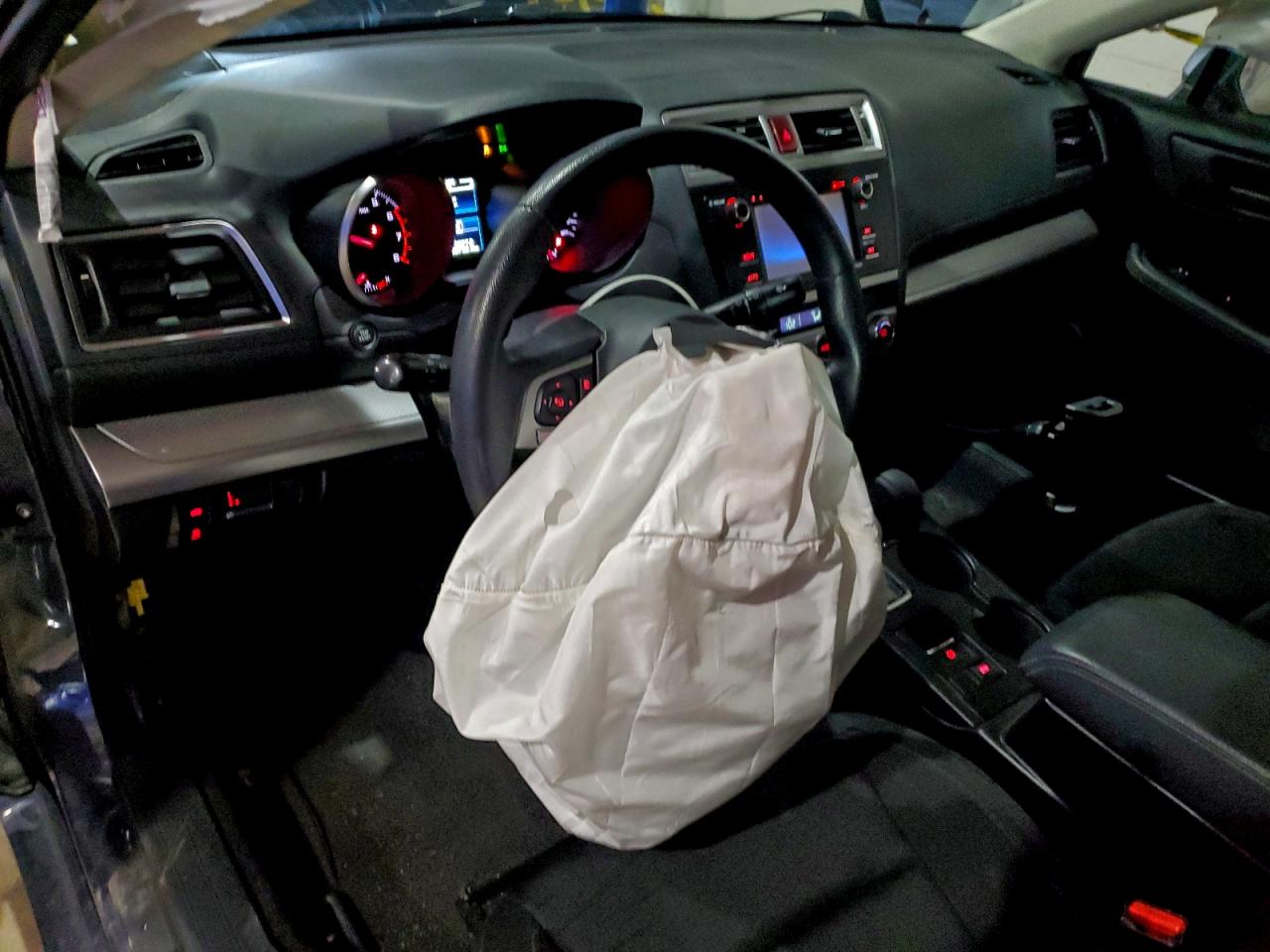 Subaru Legacy 2.5i Image 7