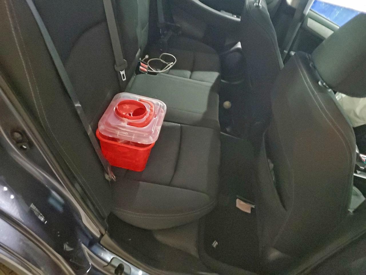 Subaru Legacy 2.5i Image 8