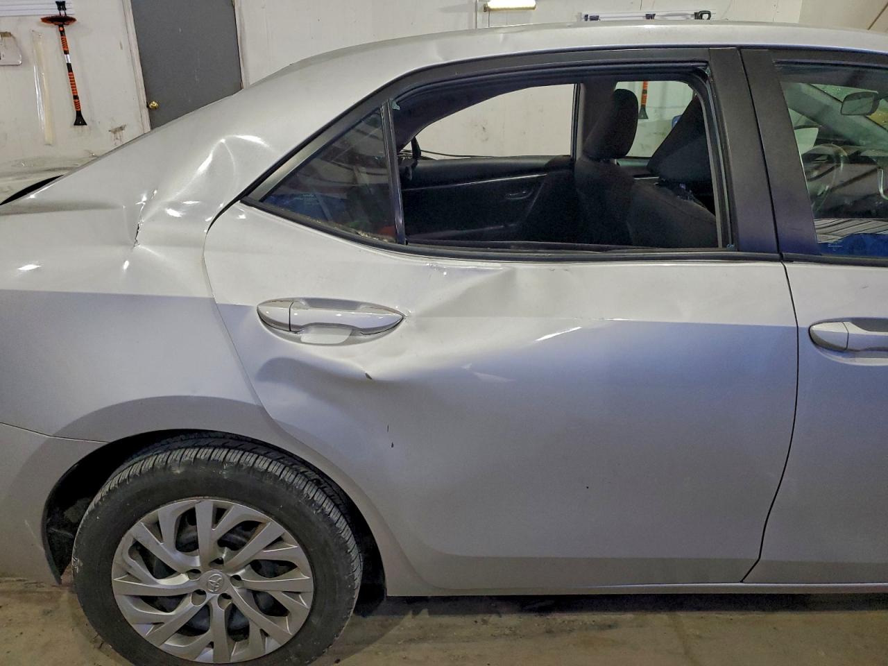 Toyota Corolla L Image 11