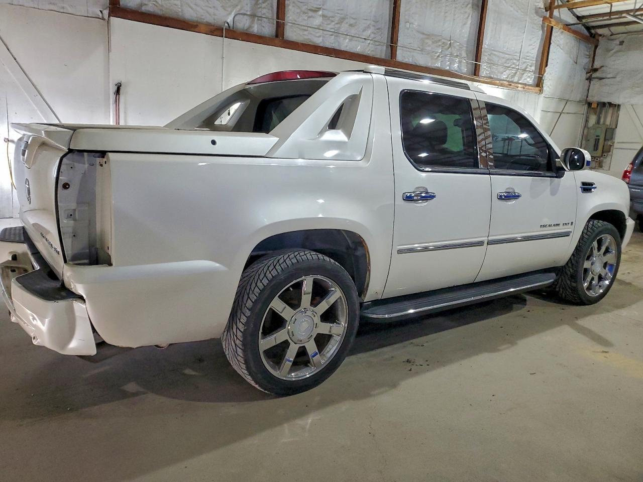 Cadillac Escalade Ext Image 2