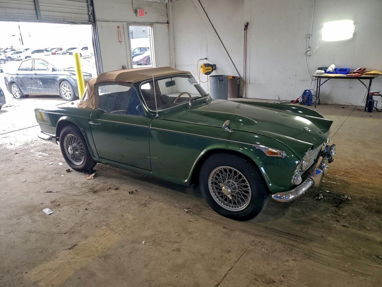 Triumph Car Tr4 Image 3