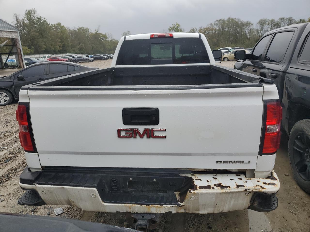 GMC Sierra K3500 Denali Image 3