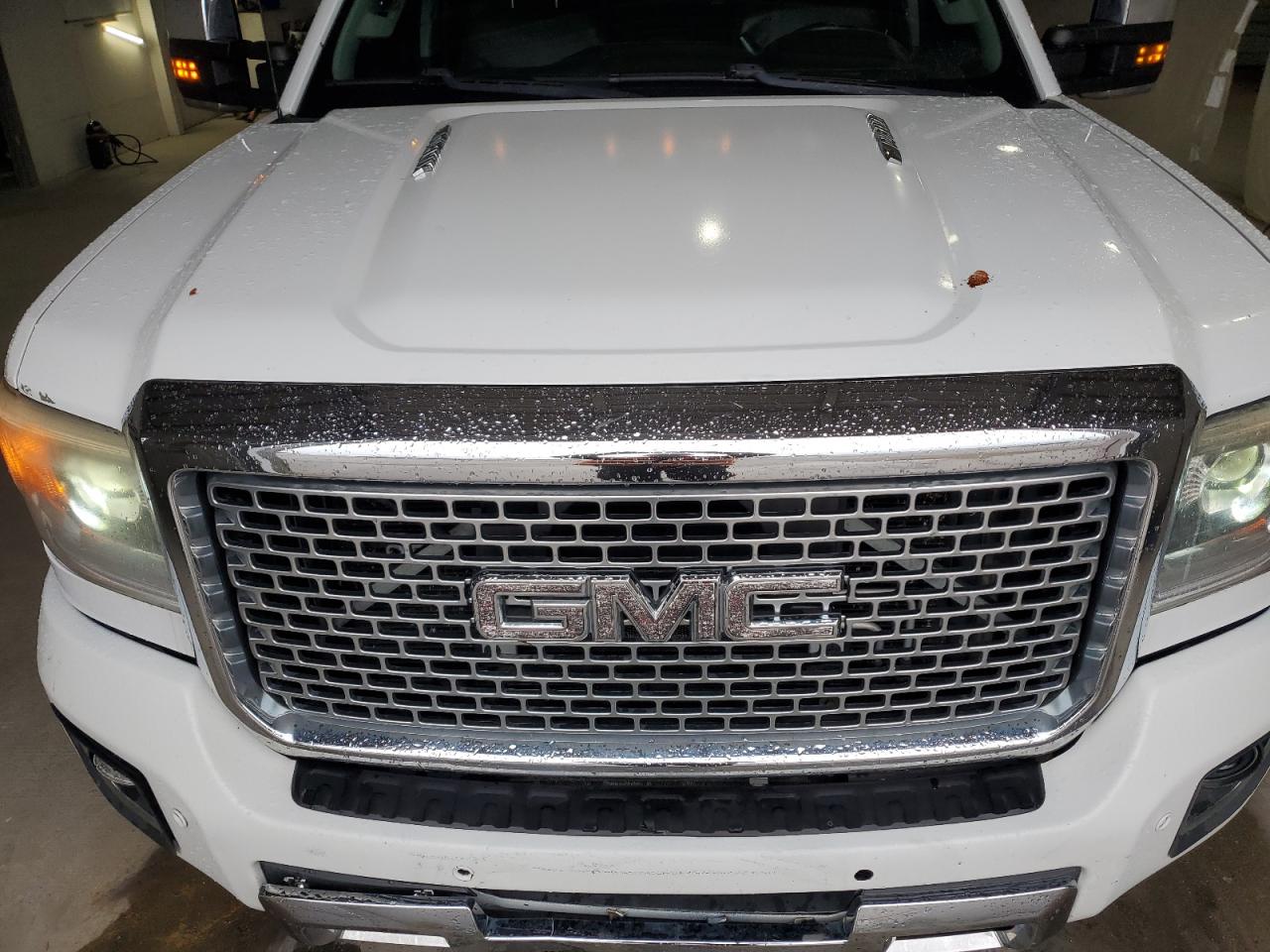 GMC Sierra K3500 Denali Image 10