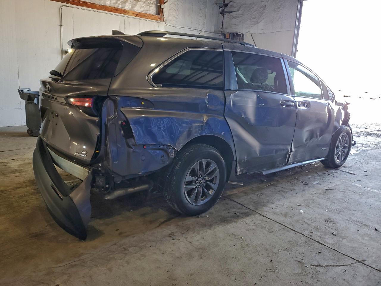 Toyota Sienna Le Image 4