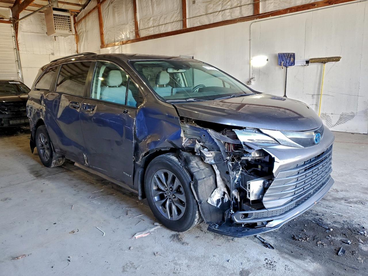 Toyota Sienna Le Image 11