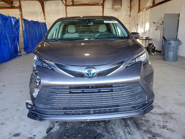 Toyota Sienna Le Image 5