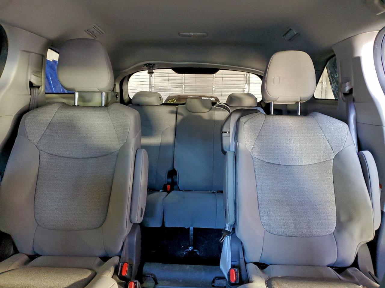 Toyota Sienna Le Image 6