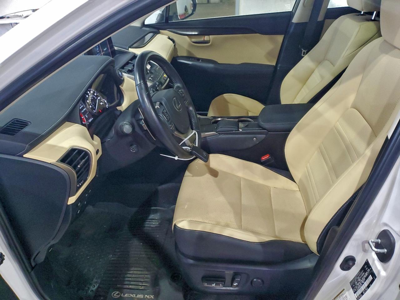 Lexus NX 300 Base Image 8