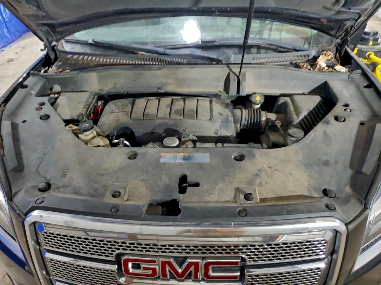 GMC Acadia Denali Image 11