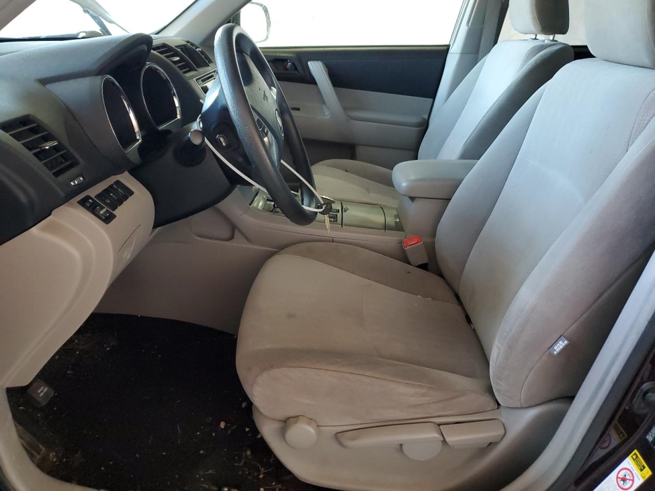 Toyota Highlander Base Image 13