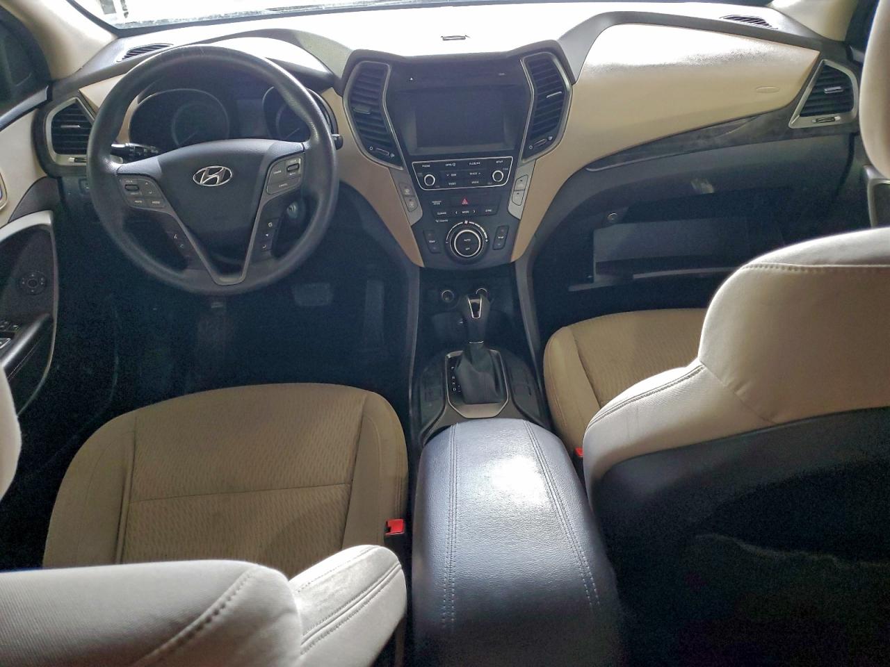 Hyundai SANTA FE Image 4