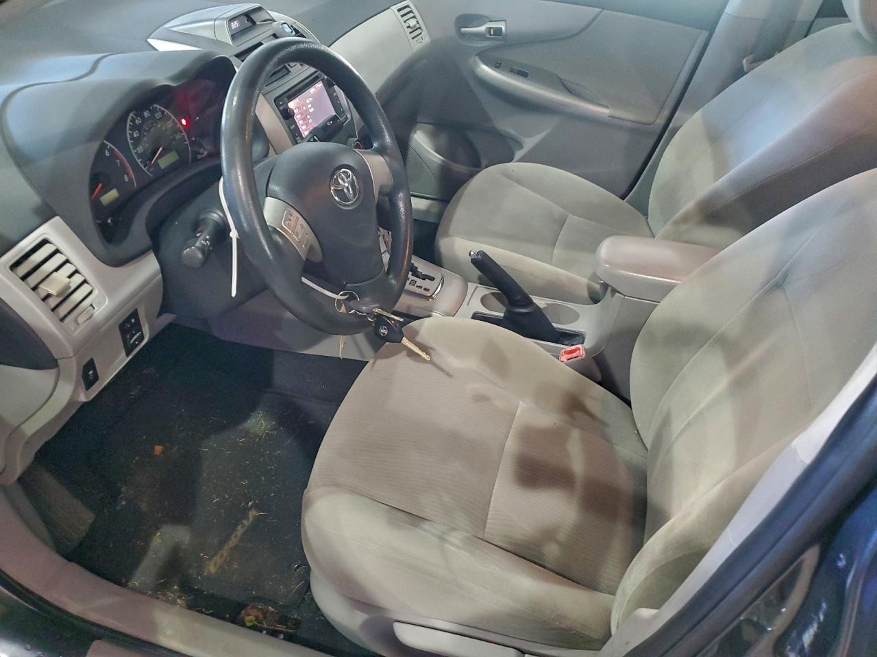 Toyota Corolla Base Image 7