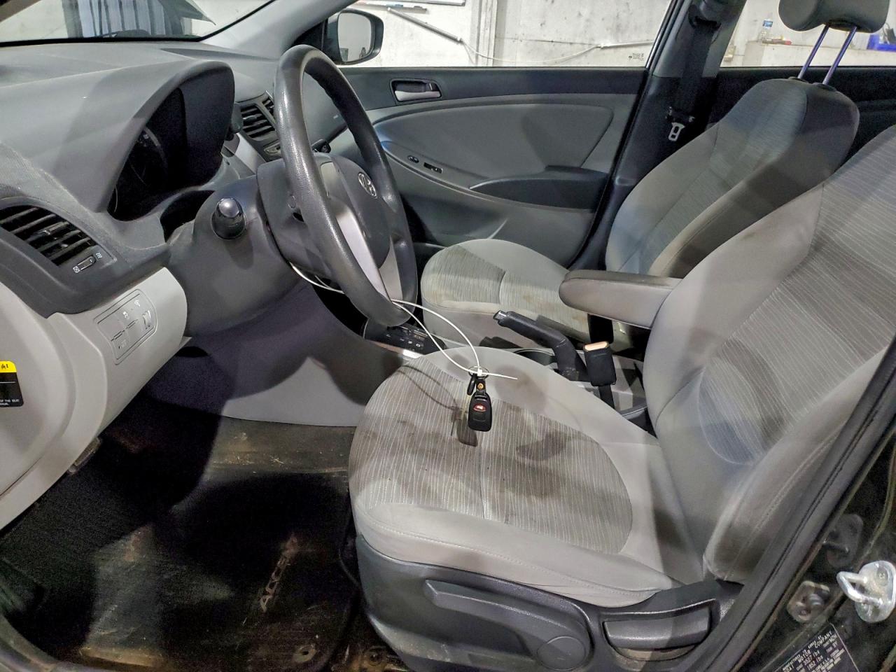 Hyundai ACCENT Se Image 8