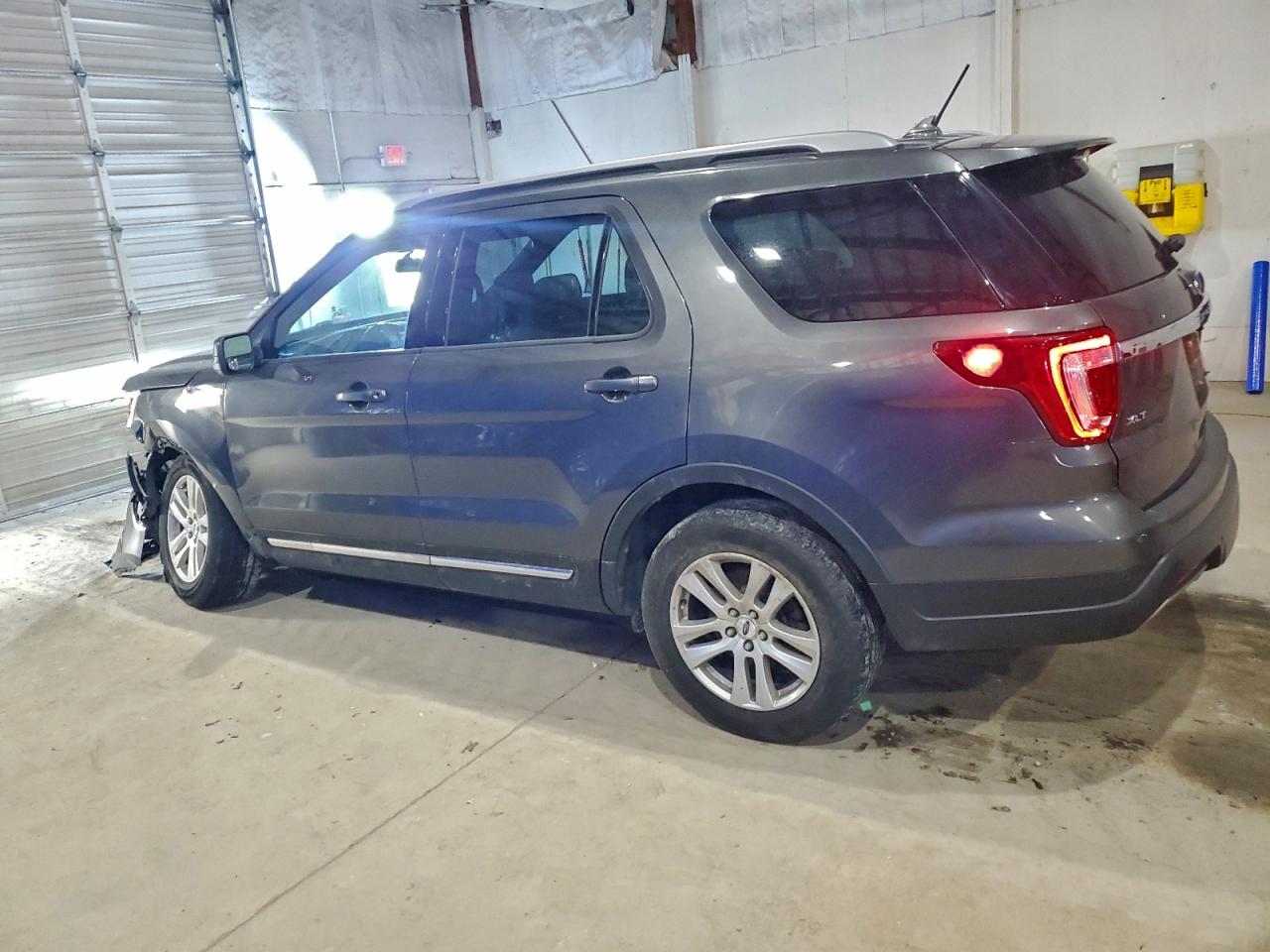 Ford Explorer Xlt Image 2