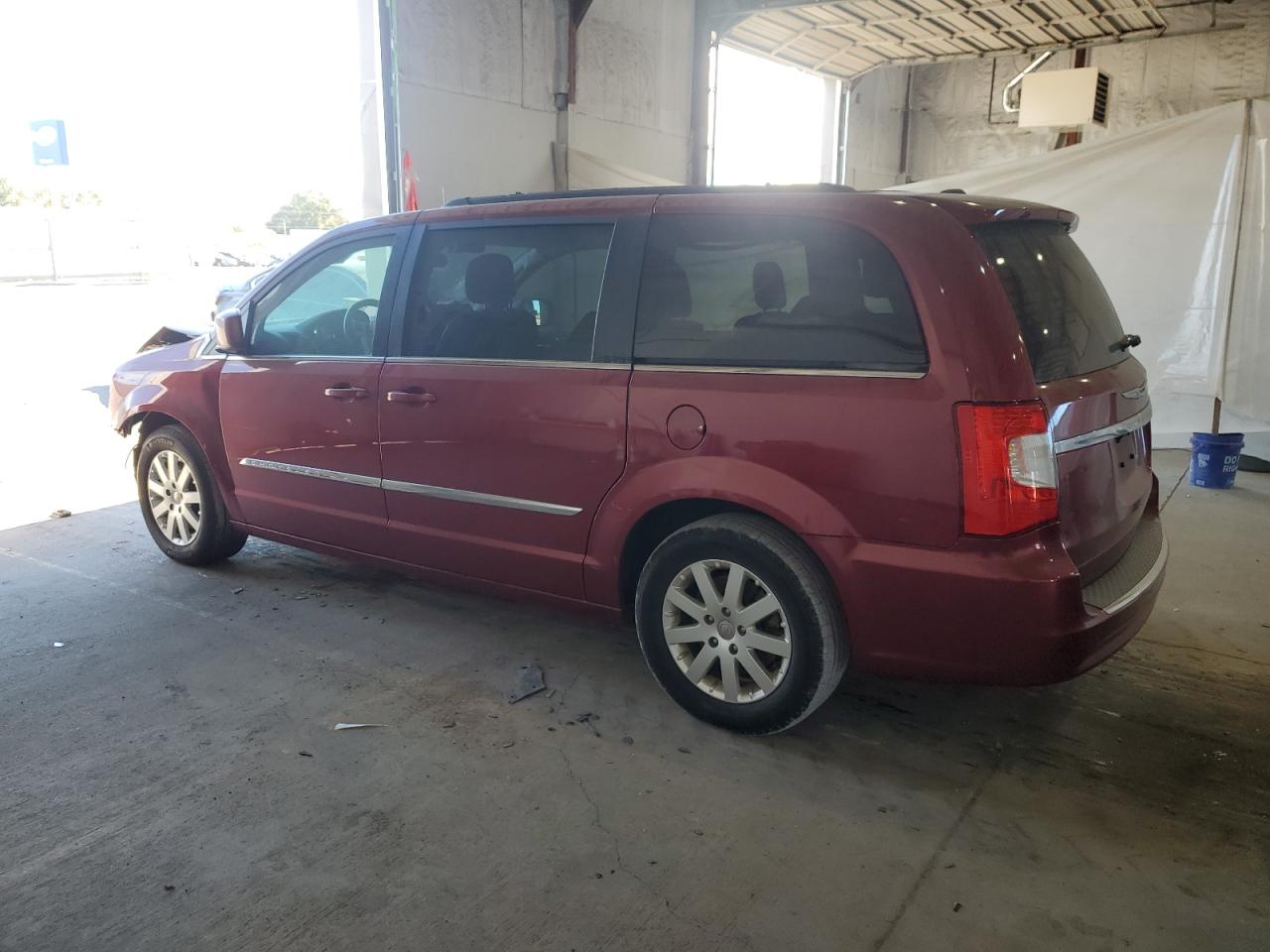 Chrysler Minivan Touring Image 4
