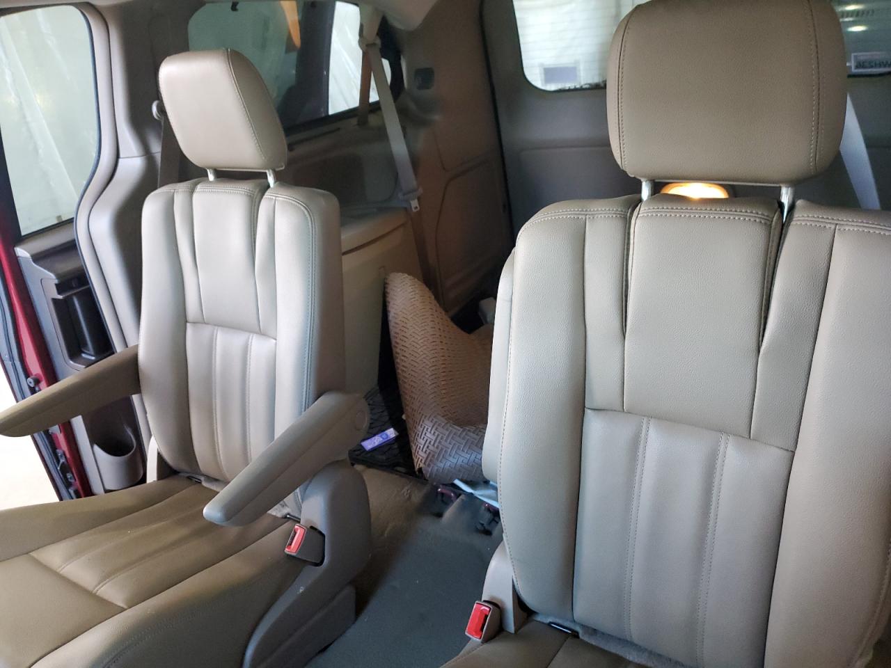 Chrysler Minivan Touring Image 9