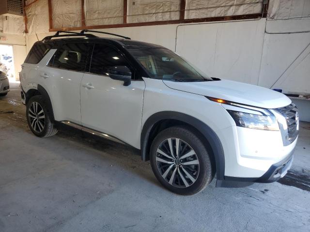 Nissan Pathfinder Platinum Image 3