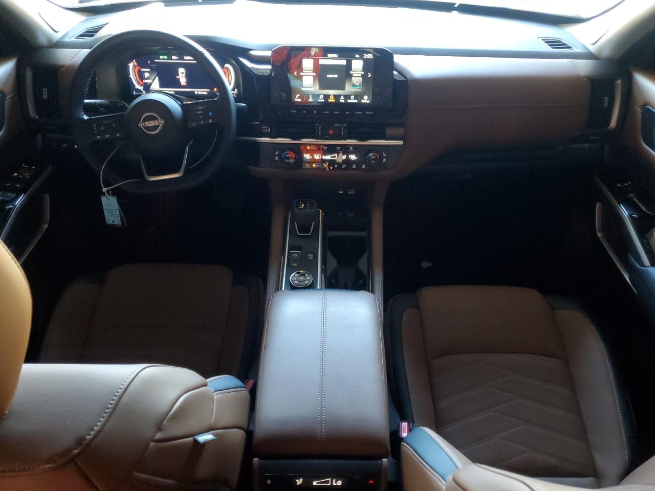 Nissan Pathfinder Platinum Image 14