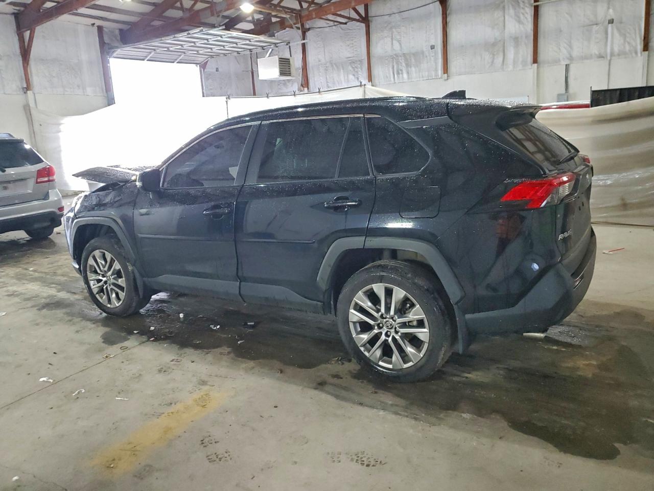 Toyota RAV4 Xle Premium Image 5