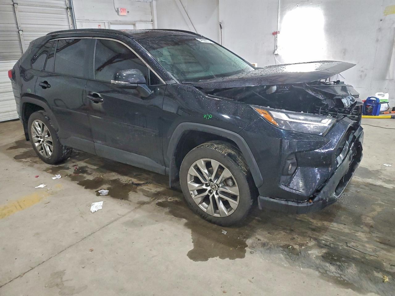 Toyota RAV4 Xle Premium Image 8