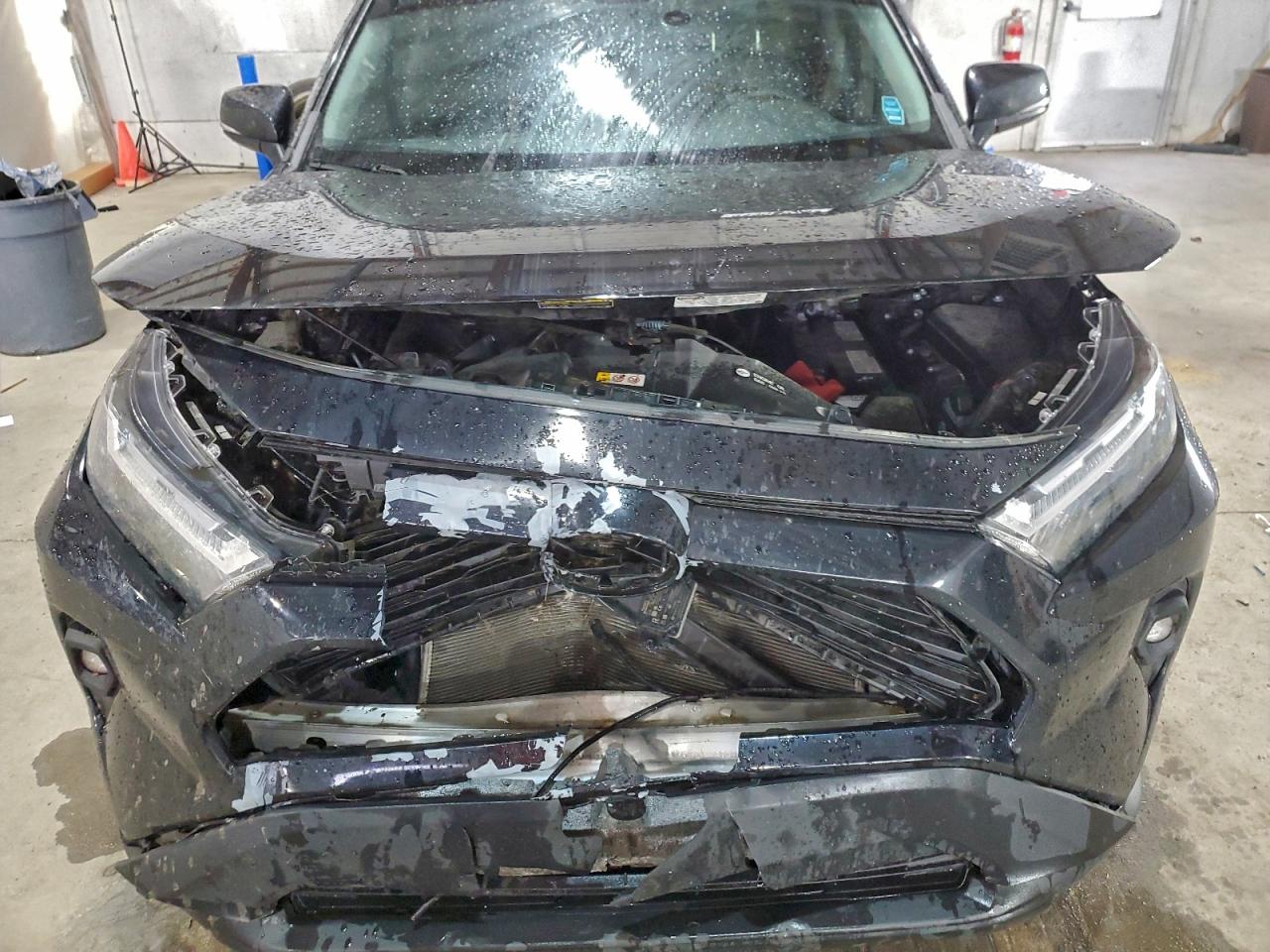 Toyota RAV4 Xle Premium Image 12