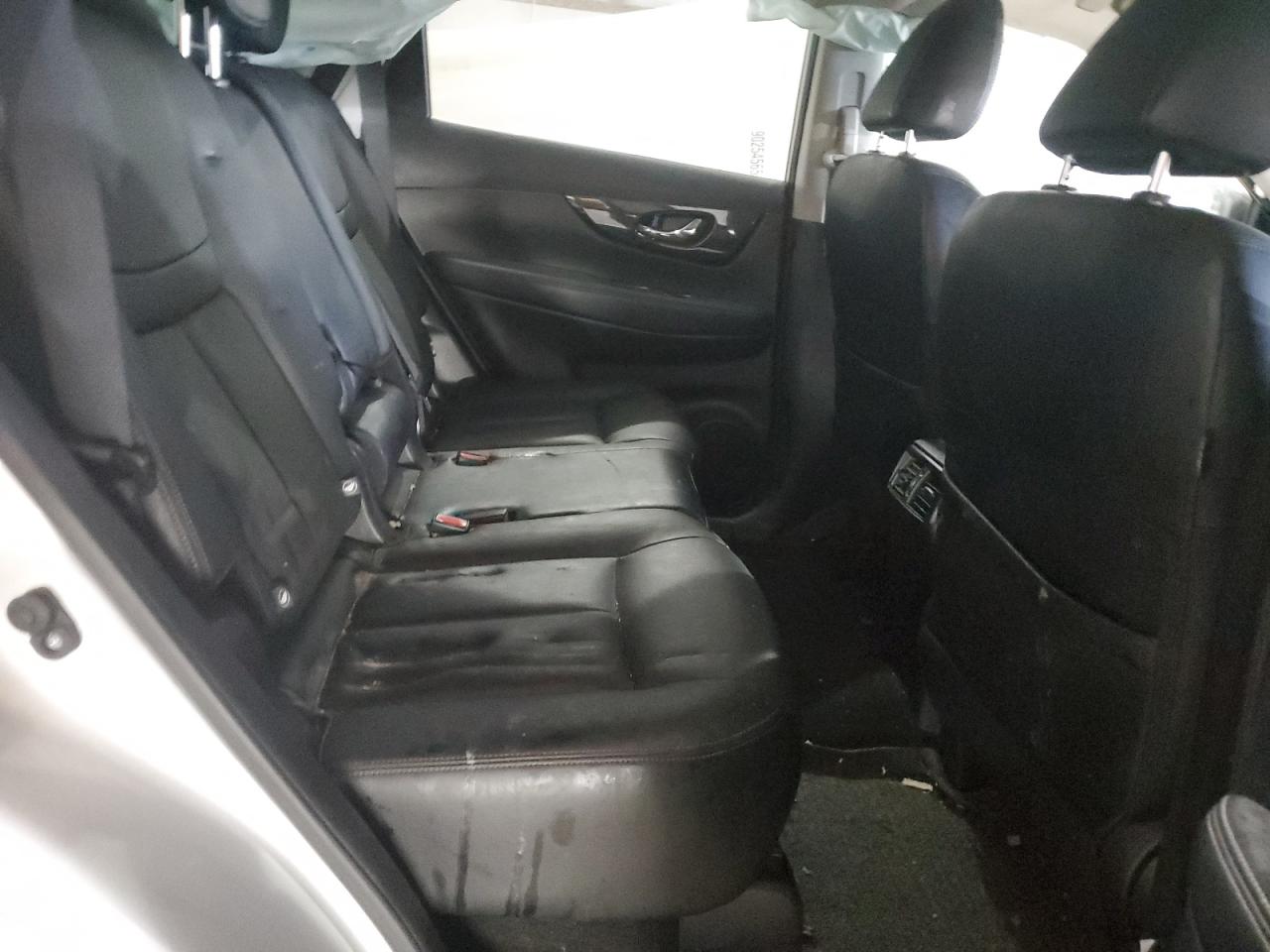 Nissan Rogue S Image 7