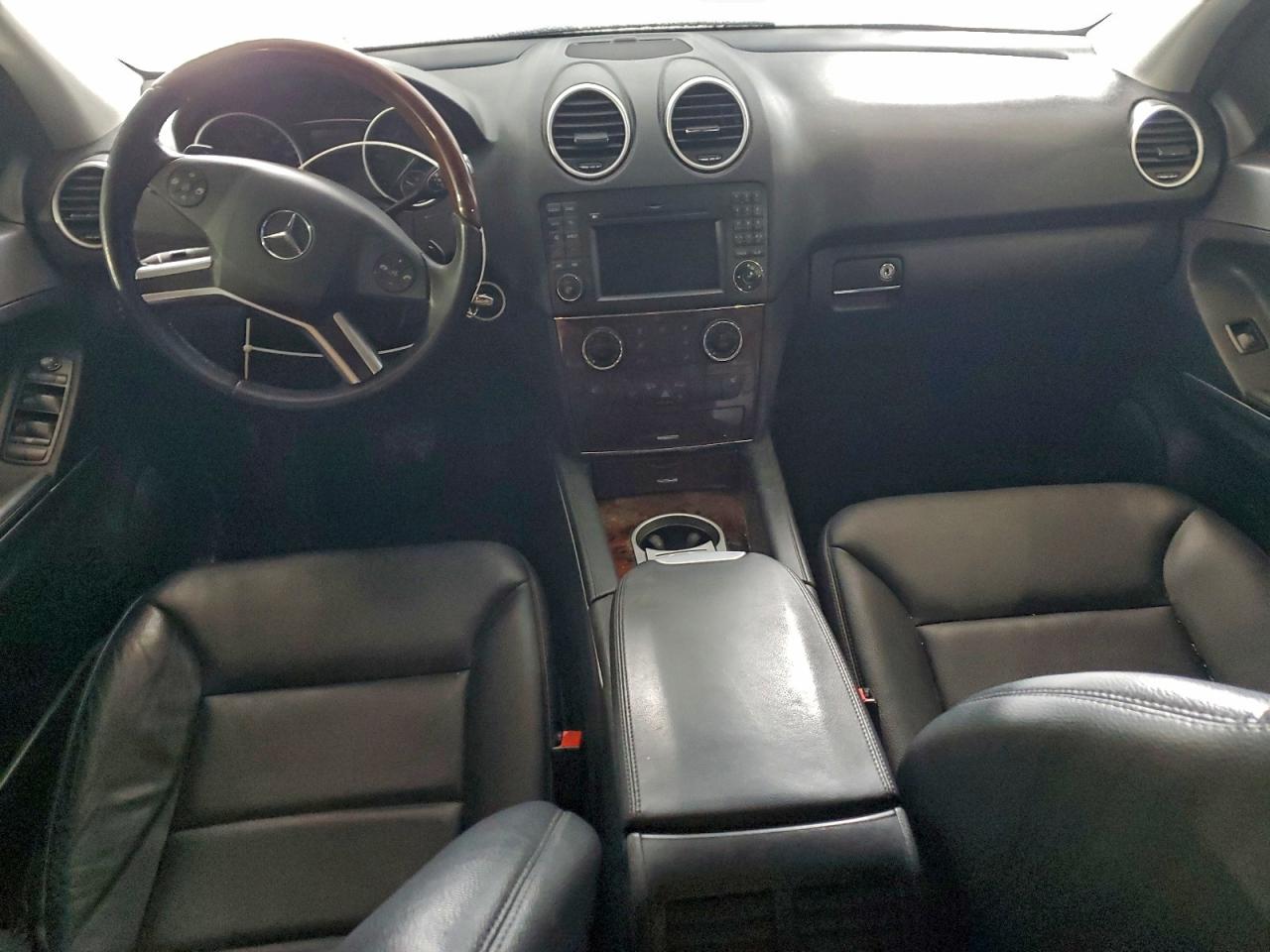 Mercedes-Benz M-Class 350 Bluetec Image 9