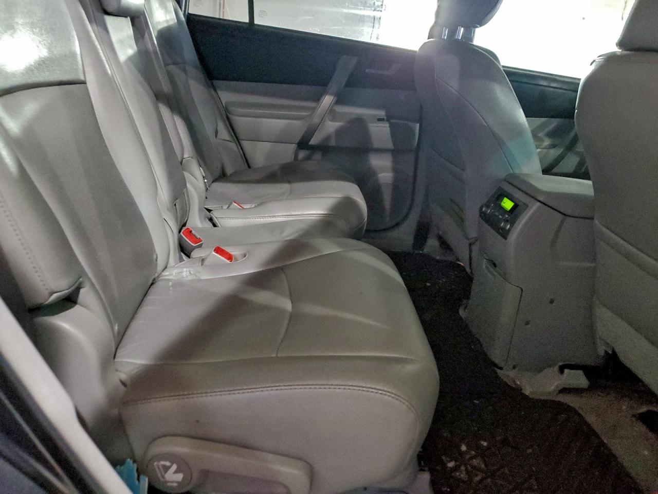 Toyota Highlander Se Image 6