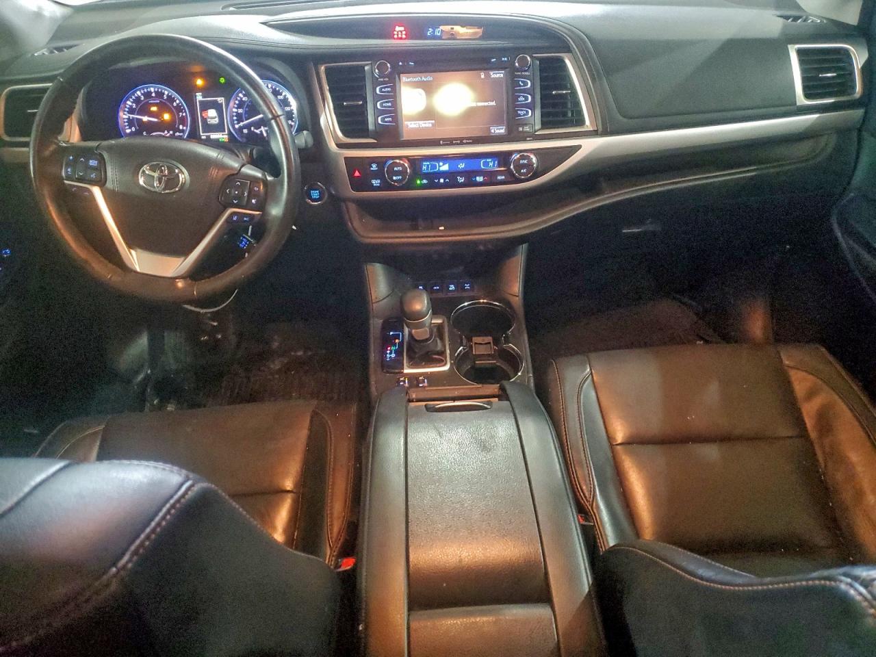 Toyota Highlander Se Image 9