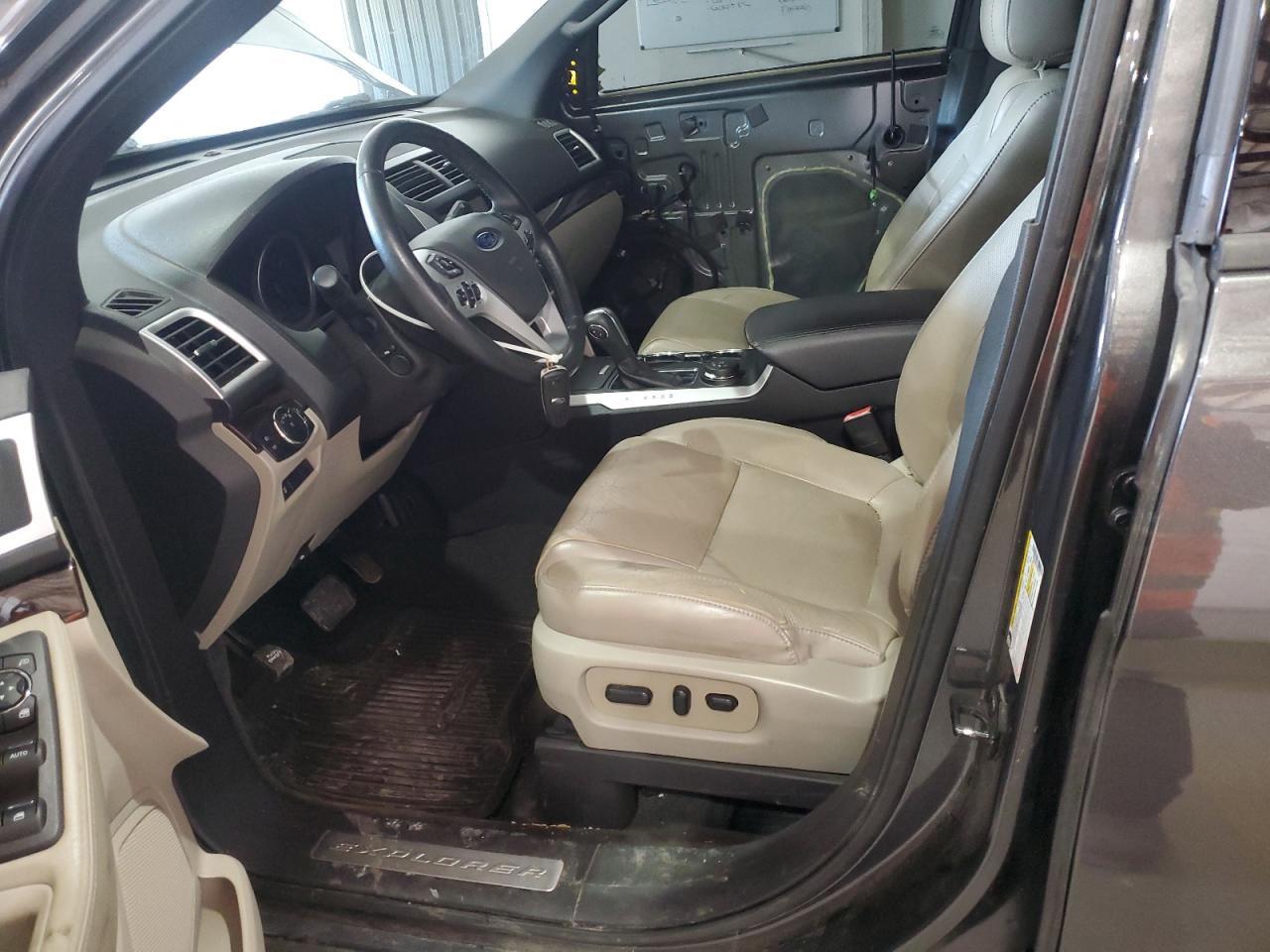 Ford Explorer Limited Image 10