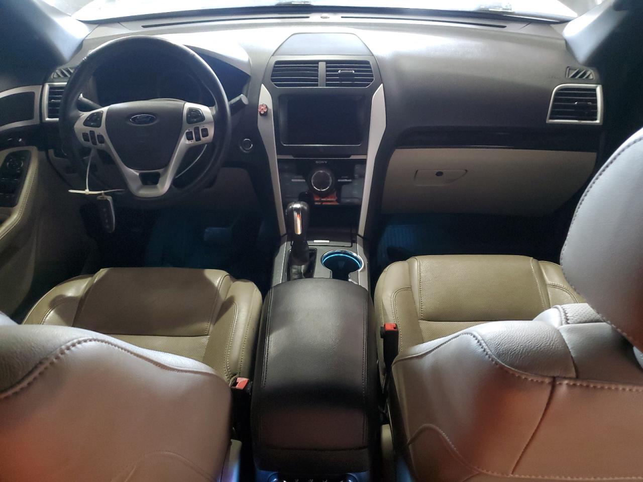 Ford Explorer Limited Image 11