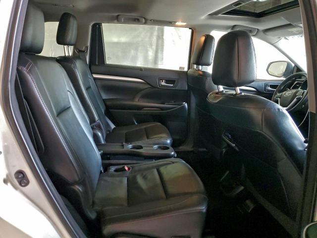 Toyota Highlander Se Image 10