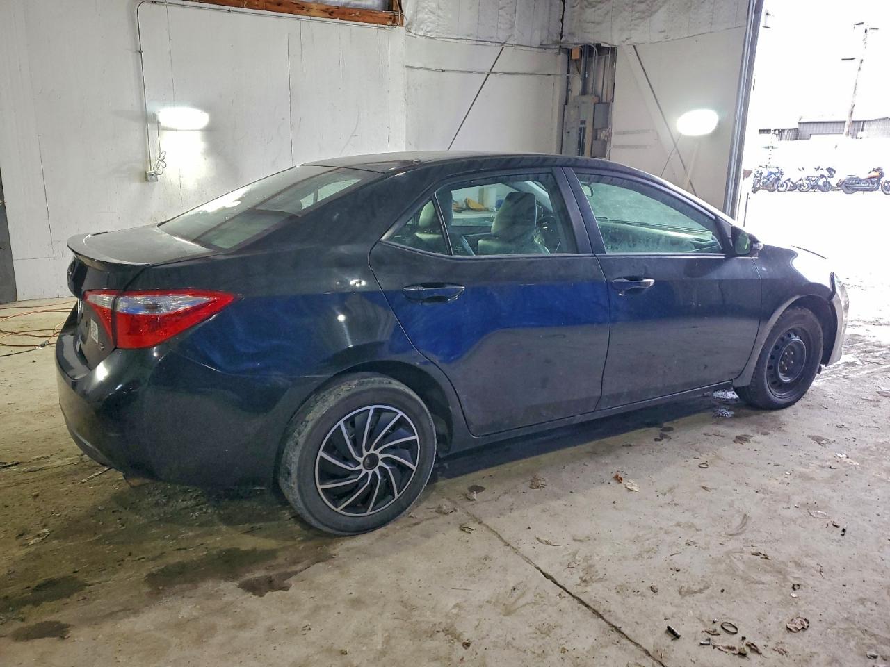 Toyota Corolla L Image 6