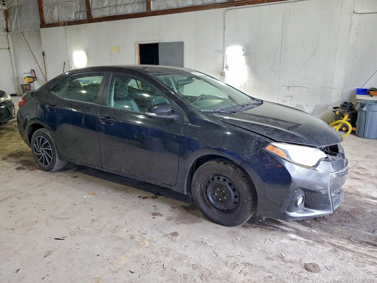 Toyota Corolla L Image 2