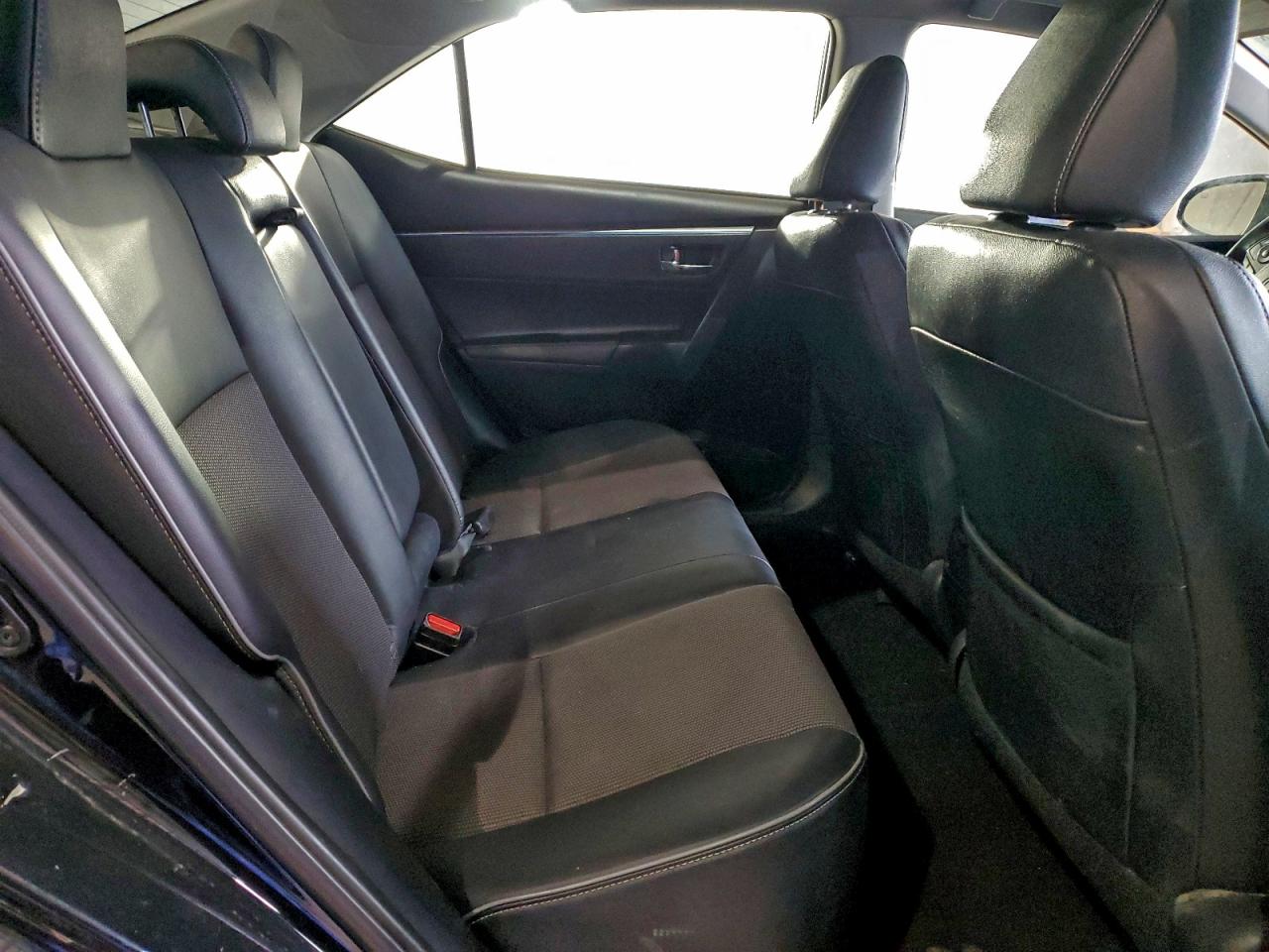 Toyota Corolla L Image 8