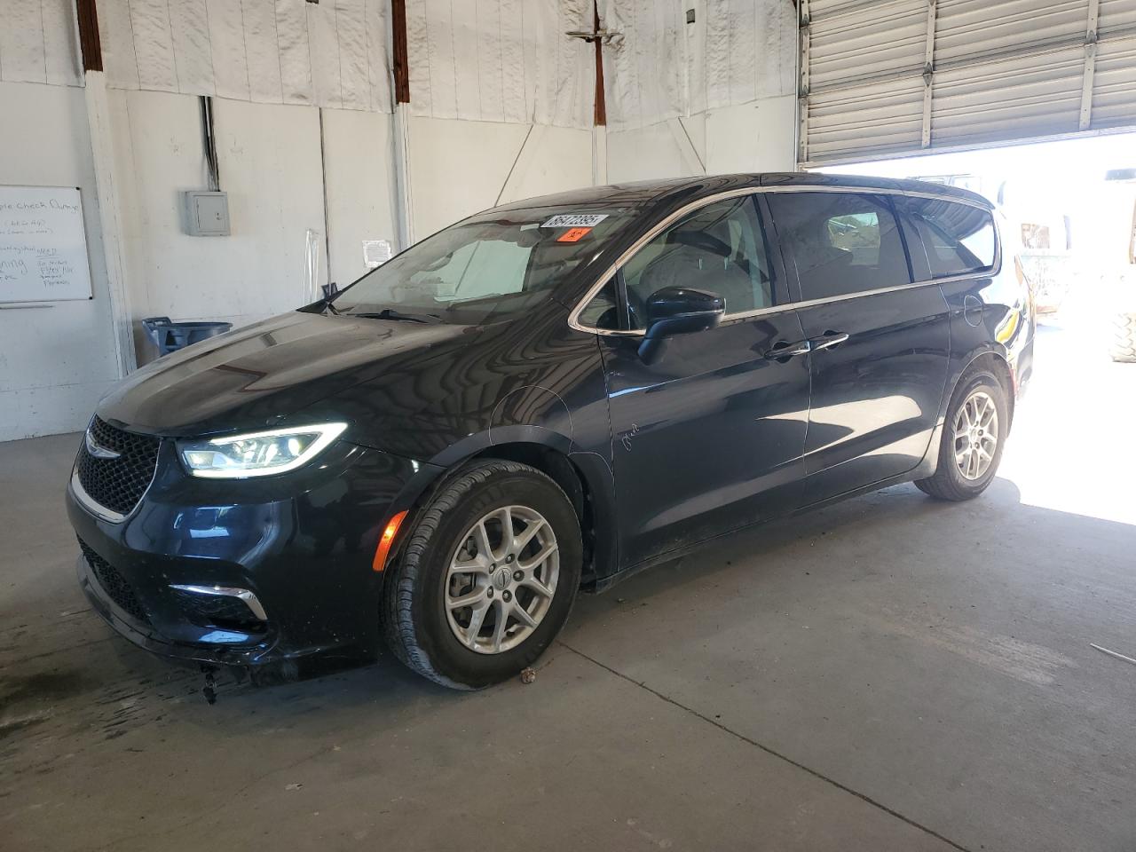 Chrysler Pacifica Touring L Image 1