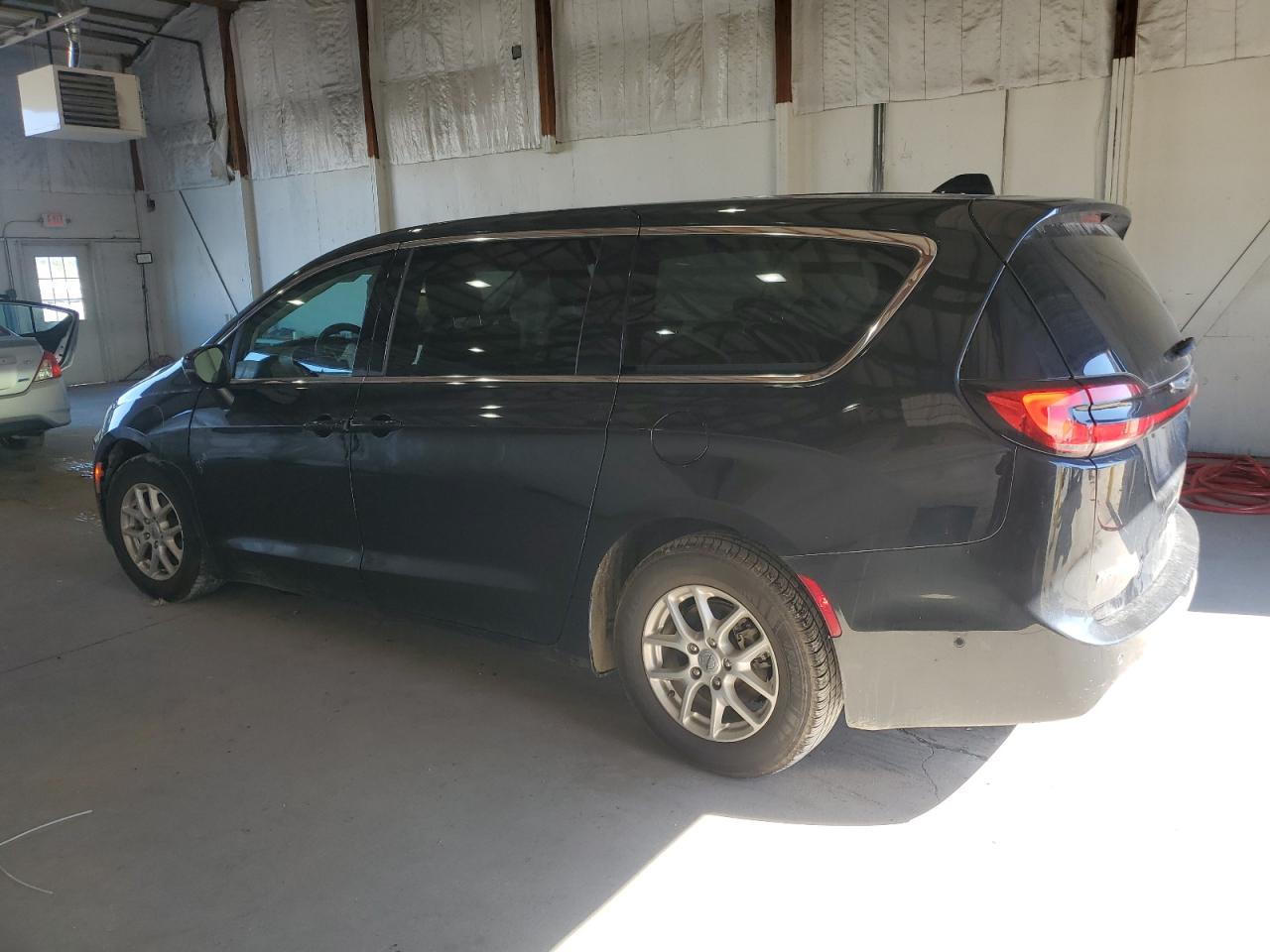 Chrysler Pacifica Touring L Image 8