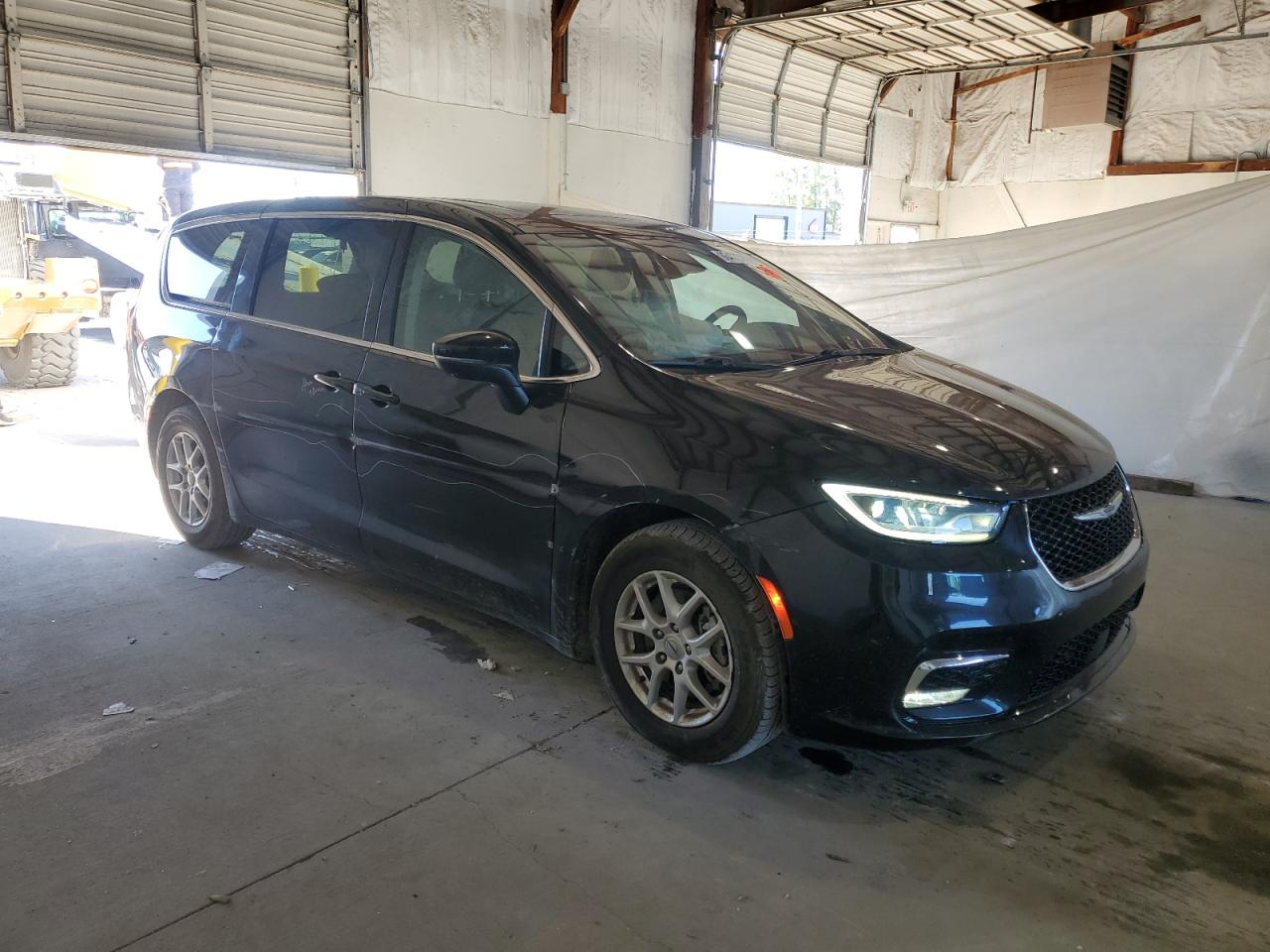 Chrysler Pacifica Touring L Image 4
